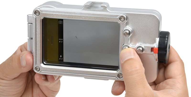 Illustration for article titled This Waterproof Case Lets You Dive With Your iPhone To Over 300 Feet